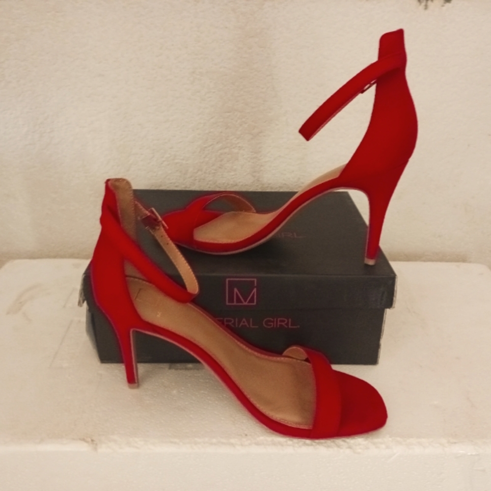Material Girl - Picture 3 of 4